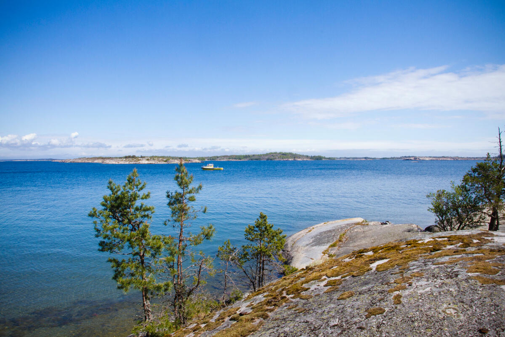 Rocky shore, Baltic Sea. Itämeri, kesä, meri, Saaristomeri, maisema, kallio, ranta, kallioranta, saaristo, ulkosaaristo, vene